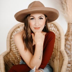 Meet your Posher, Ashley